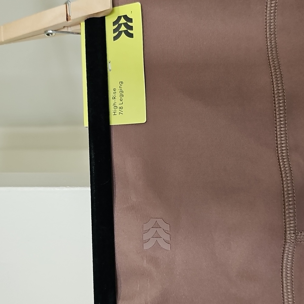 NWT All In Motion UPF 50+ Workout Set Light Brown XS - Picture 11 of 15